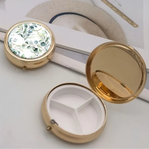 🐰 Eucalyptus Leaves Multi-Use Pill Box Mirror Container - Picture 4 of 11